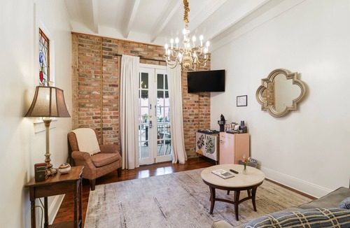 Treme Hotel | The King Oliver Guest House