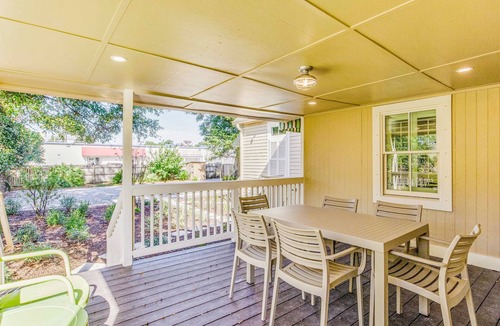Old East Hill Apartment | The Kitchen: Cozy Historic Retreat in East Hill Preservation District!