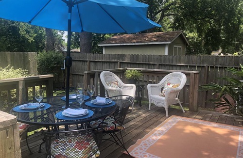 League City House | The "Kozy Cottage" in historic League City.