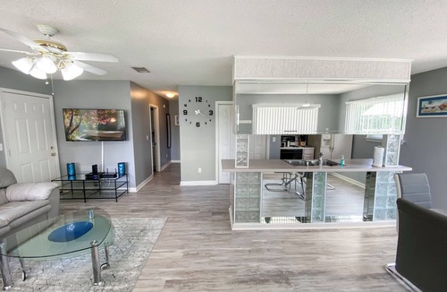 Brent House | The Lake House | 2 Bed, 2 Bath
