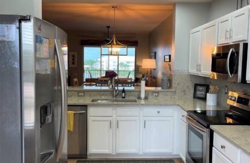Tropical Cove Condo | The Lake House at Lexington CC Lake Village