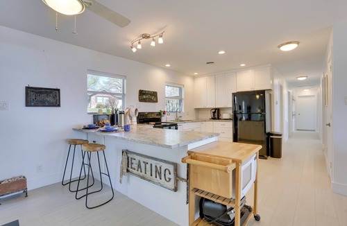 West Livingston House | 'The Lake House' w/Dock & Patio in Livingston