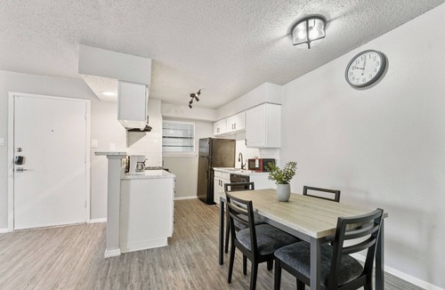 North Arlington Apartment | The Landry 381 | Spacious and Cozy 2 Bedroom 1bth