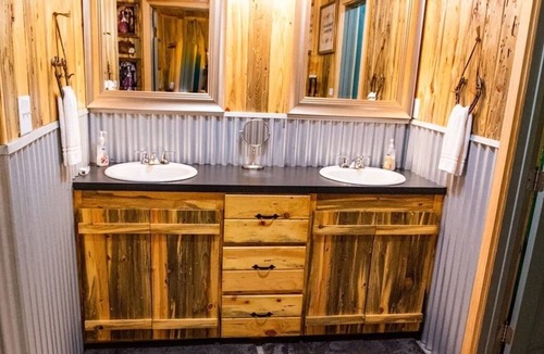 Lindale Cabin | The Leanin' Tree - Nestled Amongst The Piney Woods Of East Texas by RedAwning