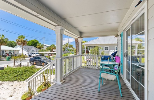 Riviera Beach House | The Little Dolphin - 1 block to beach, quiet west end