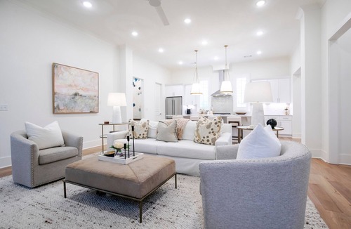 Oxford House | The Magnolia Manor, 4BRHome by Velvet Ditch Villas