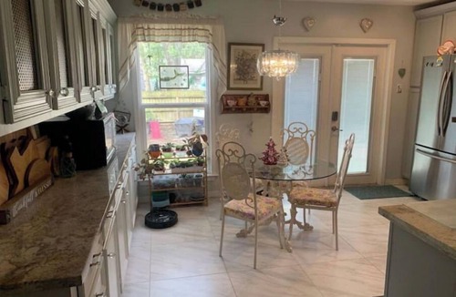 El Lago House | The Mermaid Inn Beach Cottage, Seabrook, NASA, Kemah, pet friendly!