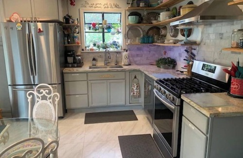 El Lago House | The Mermaid Inn Beach Cottage, Seabrook, NASA, Kemah, pet friendly!