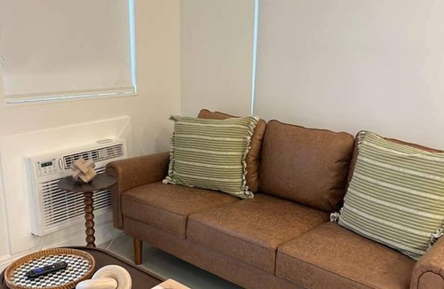 Beverly Heights Apartment | The Modern Oasis Queen Studio with Kitchen