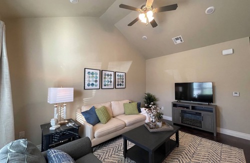 Woodway Condo | The Nest at Belmont Village - 30+ day rentals - Conveniently located near Baylor