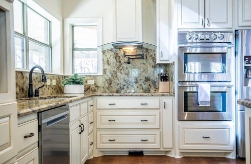Lafayette County House | The O Stone, 4BR/6Beds Cabin by VelvetDitchVillas
