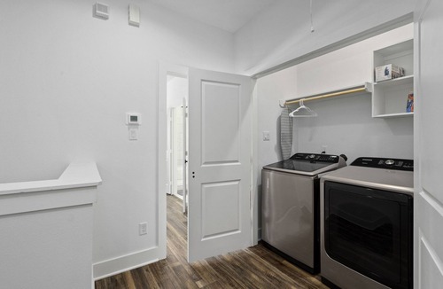 Northside House | The Oasis - Modern 3BR Near Downtown - Med Center - Stadiums