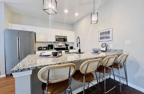 Oxford House | The Olive Branch, 4BR by Velvet Ditch Villas