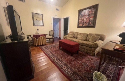 Hammond Bed & Breakfast | The Orleans Suite W/King Bed
