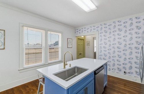 Monroe House | The Oyster Bed - Fleur De Lee Serene and Charming 3 Bedroom, 4 Bed, 2 Bath House