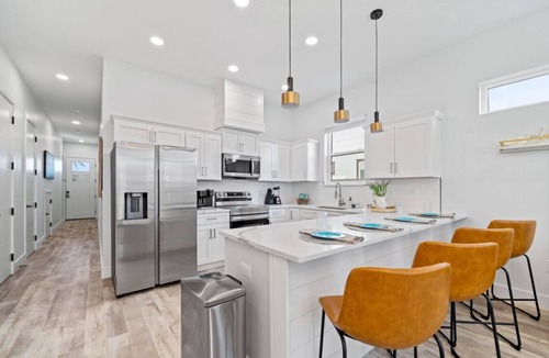 El Centro Beach House | The Palms at Vincente