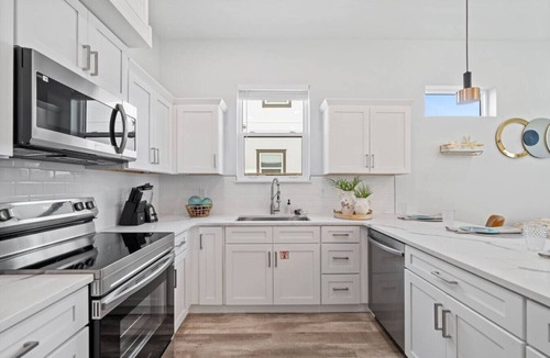 El Centro Beach House | The Palms at Vincente