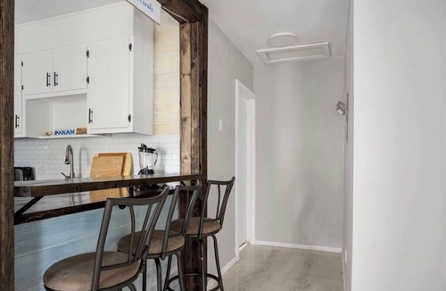West Pensacola House | The PanAm, fire pit, bbq, kid & dog friendly