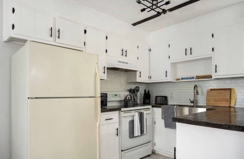 West Pensacola House | The PanAm, fire pit, bbq, kid & dog friendly
