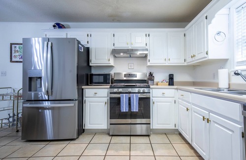 Oxford House | The Pappy, 2BR House by Velvet Ditch Villas