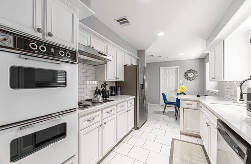 North Houston House | The Paris- Colorful 3BEDROOM 2BATH SFH w/Heated POOL Available