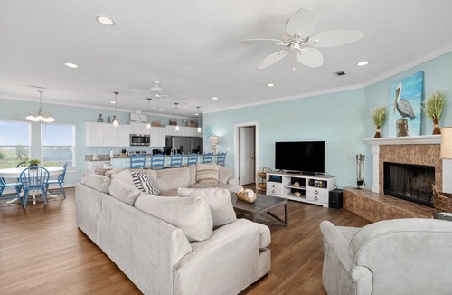 Port Bolivar House | The Peach Pelican - Bayside home with pool! Anglers paradise!