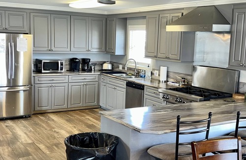 Venice Boat Rental | The Pearl - Beautiful, renovated Houseboat in Venice Marina!