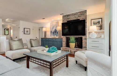 Royal Lagoons House | The Pearl | Gather by the Gulf, dock for fishing