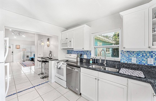 Cocoa Beach House | The Pelican Cove- <4 min walk to Cocoa Beach
