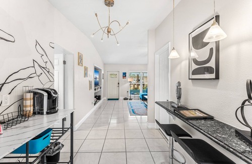 Cocoa Beach House | The Pelican Cove- <4 min walk to Cocoa Beach