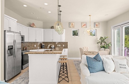 Laguna Beach Estates House | The Pink Castle In PCB-1 min. Walk to beach-private elevator.