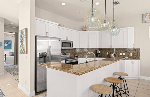 Laguna Beach Estates House | The Pink Castle In PCB-1 min. Walk to beach-private elevator.