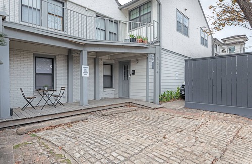 Greenway Plaza-Upper Kirby Apartment | The Queen Endgame! Sleeps 16! 7BR/6BA/3PA ⭐️⭐️⭐️⭐️⭐️