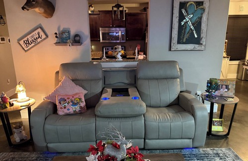 Lufkin House | The Rainbow Palace-3-bedroom with an awesome outdoor space.Welcome to our abode.
