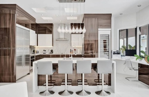 Tamiami House | The Rainbow