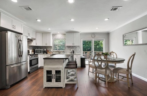 Grogan's Mill House | The Restful Oak - Quiet Family Home in The Woodlands