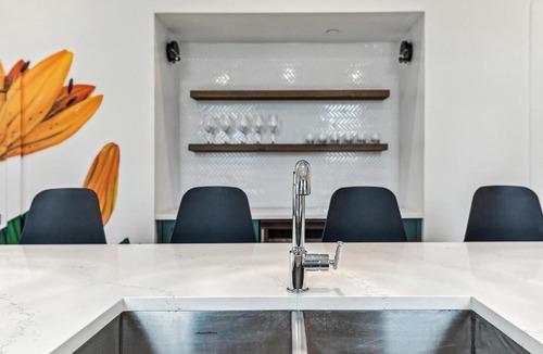 Faubourg Lafayette Apartment | The Revelry