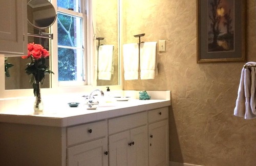 Highlands - Perkins House | The Rex Room Suite Overlooking the Forest