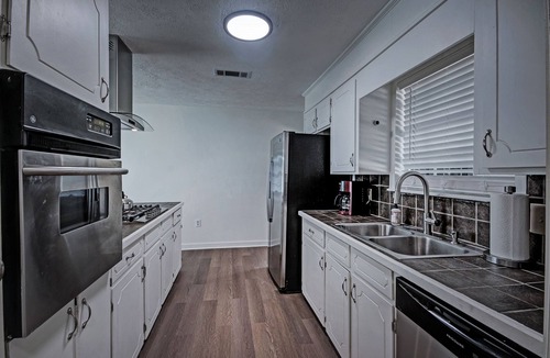 Flowood House | The Rez Retreat - King Beds