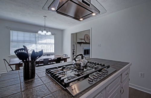 Flowood House | The Rez Retreat - King Beds