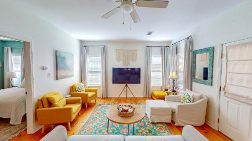 Fort Morgan House | The Rookery Cottage beach nearby pool sleeps 8