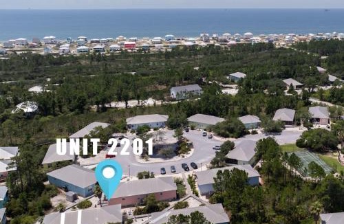 Fort Morgan House | The Rookery Cottage beach nearby pool sleeps 8