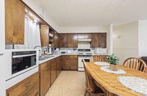 Broussard House | The Rose 1