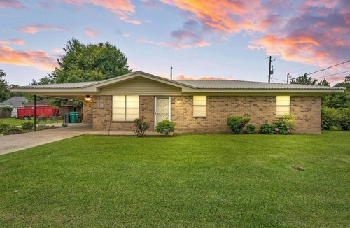 Broussard House | The Rose 1