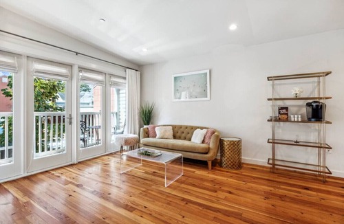 Irish Channel Apartment | The Rose on Magazine - Centrally Located