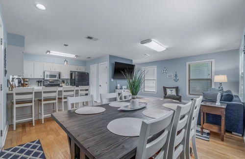 Gulf Breeze Apartment | “The Salty Beach” Gulf Breeze