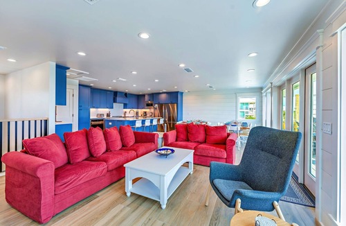 East End House | The Salty Pickle - Beach front access, Pickleball Court, Pool, Hot Tub!