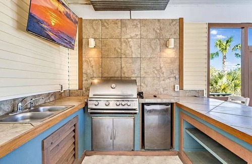 Treasure Beach Village House | The Sand Bar 🐶Friendly, Beach Views, Private Pool & HotTub, SGI Gated Community