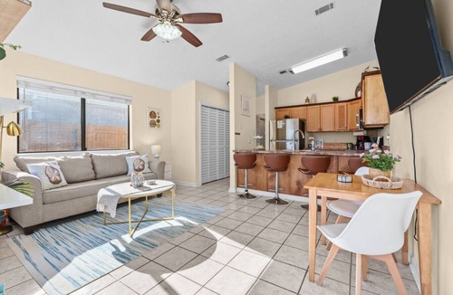 Biltmore Beach House | The Sand Dollar King Bed 6 Min Walk to Beach!