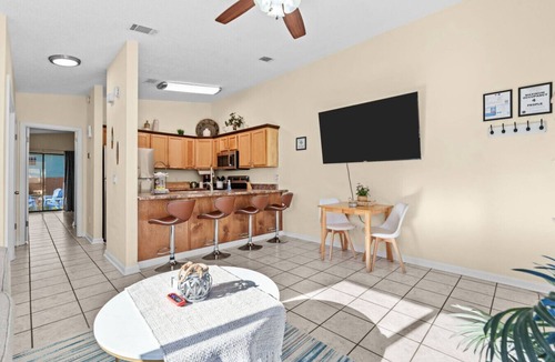Biltmore Beach House | The Sand Dollar King Bed 6 Min Walk to Beach!